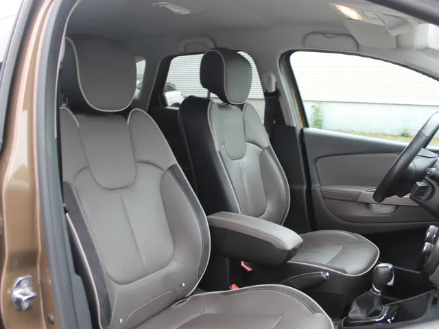 Renault Captur 1.2 TCe 120 PK EDC Barista | Automaat | Stoelverwarming voor  | lederen bekleding | Camera achter |