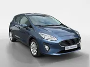 Ford Fiesta 1.0 EcoBoost Titanium | Stoel/Stuur en voorruit verwarming | Navigatie | Apple Carplay | Android Auto | Achteruitrijcamera | All Season Banden |