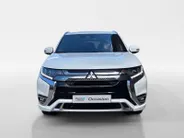 Mitsubishi Outlander 2.4 PHEV Instyle | Trekhaak | Leder | Schuif-kantel dak | Rondom camera | Elektrisch. Achterklep | Stoel en stuurverwarming | Set winterwielen |
