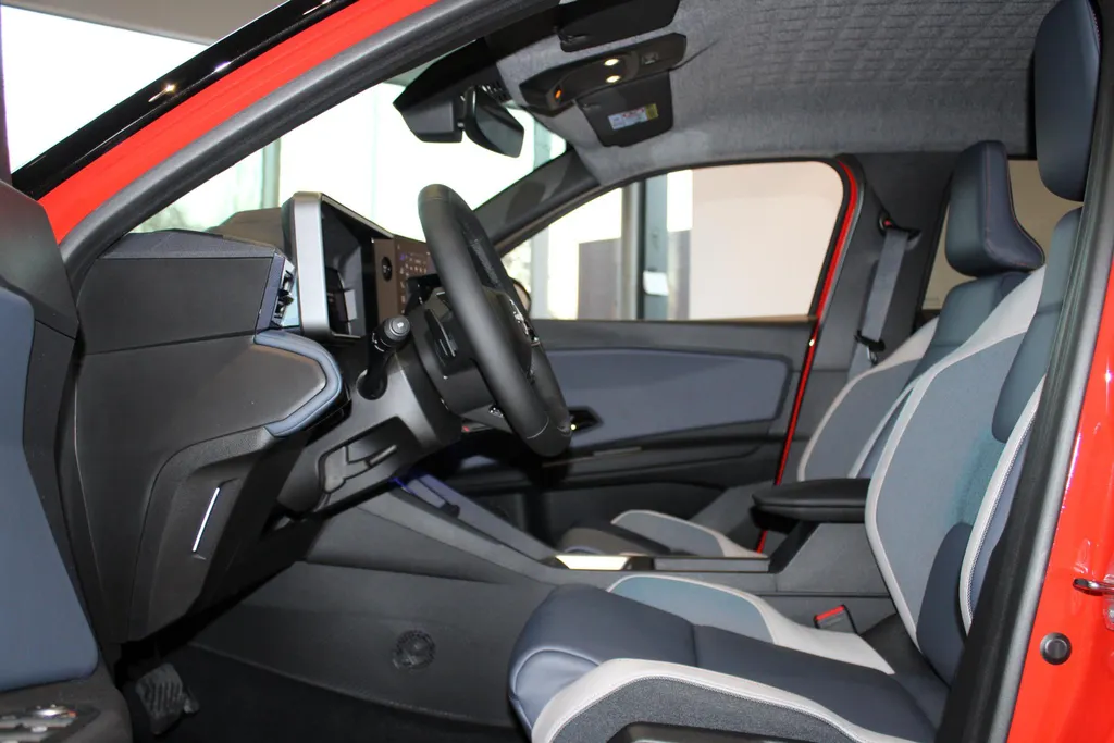 Nissan Micra EVOLVE 52 kWh | Google assist | LMwielen | Achteruitrijcamera | parkeersensoren voor en achter | 4 rijmodus | 417km WLTP | Climatecontrole | cruisecontrole | keyless entry|