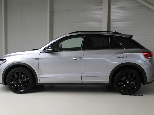 Volkswagen T-Roc 1.5 TSI R-Line DSG Automaat Blackstyle Navigatie | Climate Control | El. Achterklep | Camera | 4-Seizoenen banden
