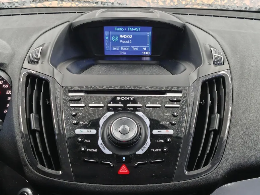 Ford Kuga 1.5 Titanium - 2.000 kg trekgewicht - TREKHAAK - VOORRUITVERWARMING - PARKEERSENSOREN V+A
