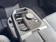BMW iX xDrive45 101 kWh