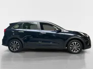 Kia Niro 1.6 GDi Hybrid Edition | Trekhaak Vaste Kogel+ 13-Polige stekker | Schuifkanteldak | Apple Carplay / Android Auto | Navigatiesysteem | Licht + Regensensor | Parkeersensoren + Camera Achter | 16' Lichtmetalen Velgen | Cruise Control Adaptief | Rijstrooksen