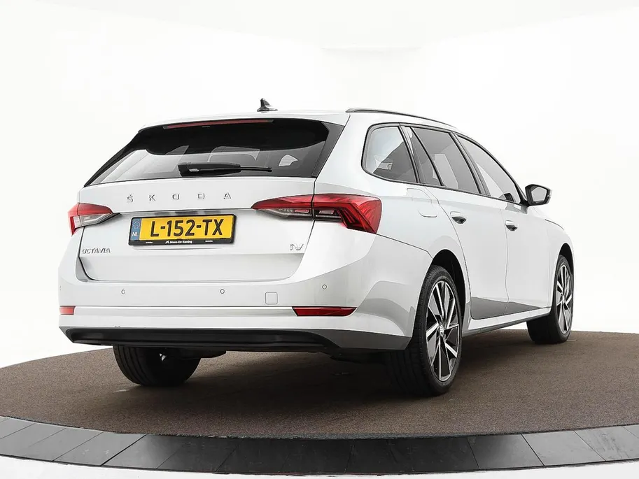 Škoda Octavia Combi 1.4 TSI iV PHEV 204pk DSG Business Edition · Stuur- & Stoelverwarming · Apple/Android Car Play · Cruise Control · Elek. Achterklep · Draadloze Telefoonlader ·