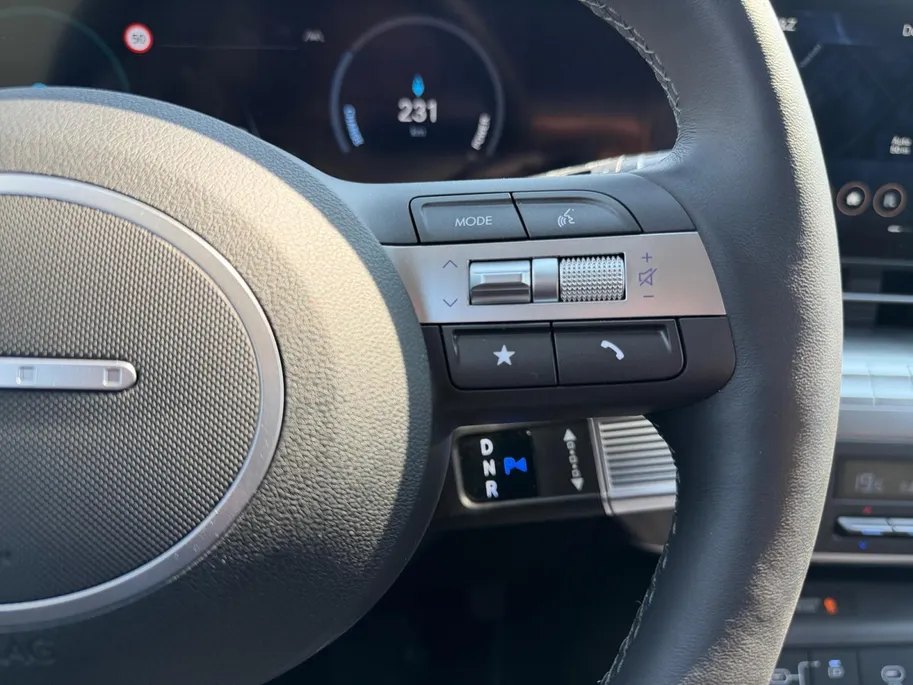Hyundai Kona Electric Comfort Smart 64.8 kWh | TWO TONE | APPLE CARPLAY / ANDROID AUTO | SNELLADEN | PARKEERHULP | incl fabrieksgarantie!