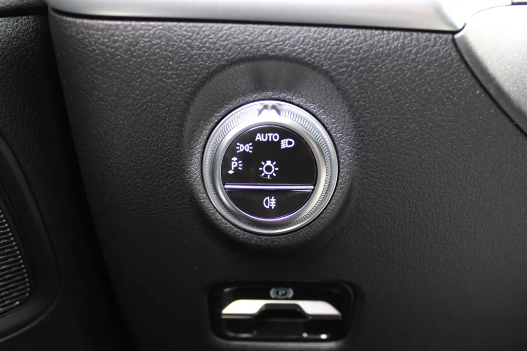 Mercedes-Benz C-Klasse Estate 180 Business Line | Stoelverwarming | Camera | Elek. stoelverstelling + achterklep | Draaloze telefoonlader | 17” LM | LED | Clima | Navi |