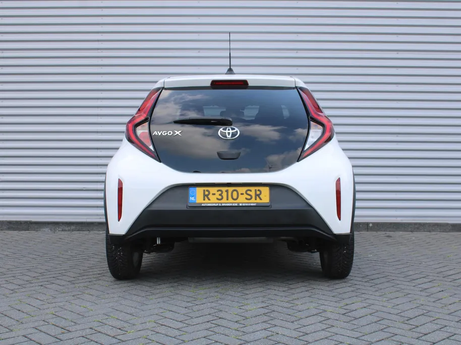 Toyota Aygo X 1.0 VVT-i S-CVT first | Camera | Android Auto/Apple Carplay | Cruise | Clima | Automaat | 17' LM |