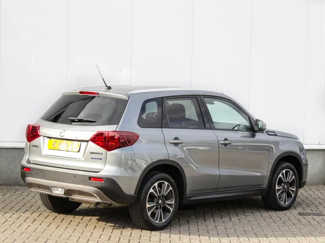 Suzuki Vitara 1.5 Hybrid Style Automaat | Navi | Adap. Cruise | Schuifdak | Camera | Lm-Velgen