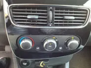 Renault Clio 0.9 TCe Limited navi , airco , trekhaak , lm velgen , parkeersensor , tel , usb .