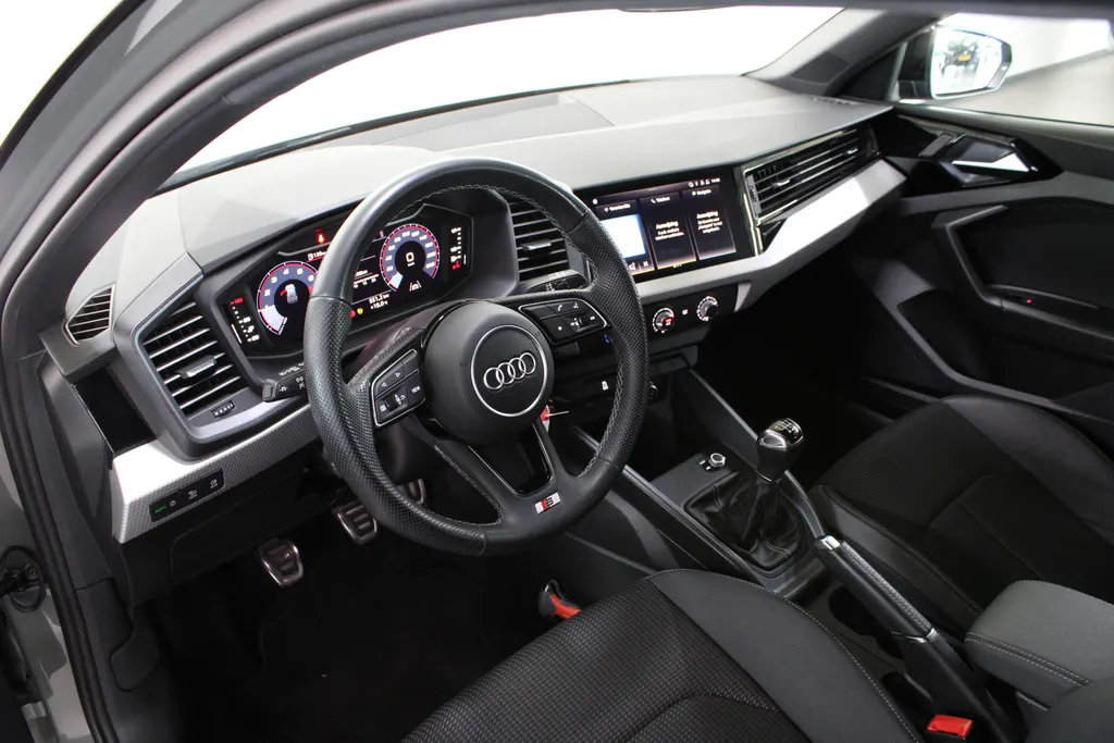 Audi A1 Sportback 25 TFSI S edition / Full Led / 17'' LMV / Carplay / Android auto / PDC achter /