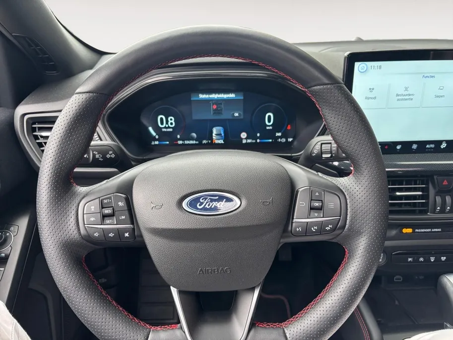 Ford Focus Wagon 1.0 EcoBoost Hybrid ST Line Style | Navigatie | Panorama Dak | Stoel/Stuur/Voorruitverwarming | Apple Carplay / Android Auto | Panorama Dak | Adaptieve Cruise Control | Lichtmetalen Velgen |