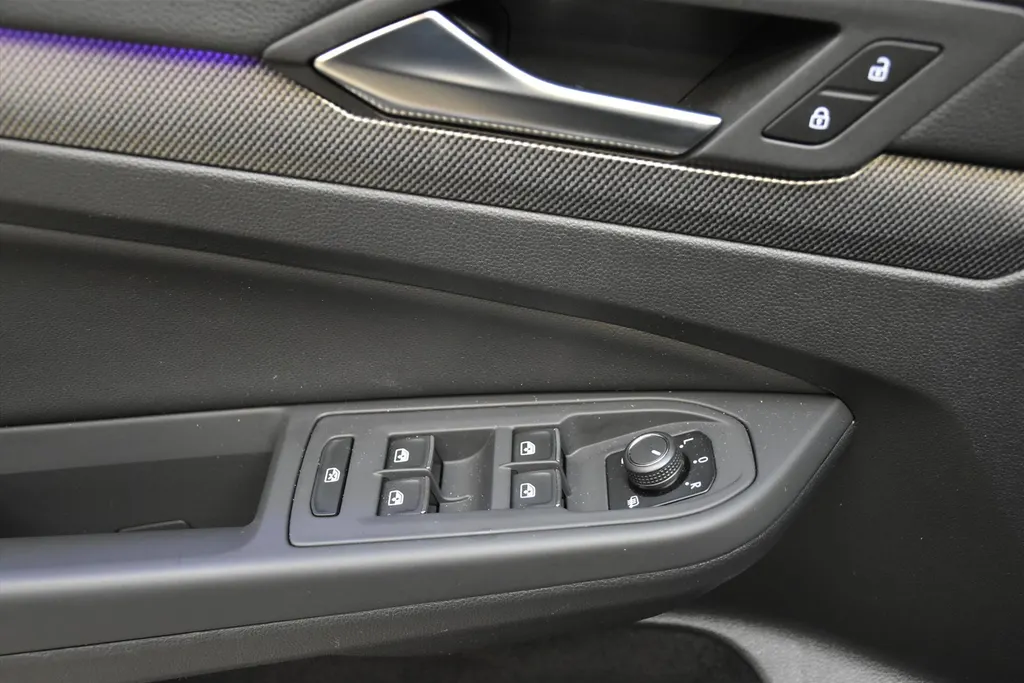 Volkswagen Golf 1.5 eHybrid GTE | Panoramadak | 360° Camera | Navigatie