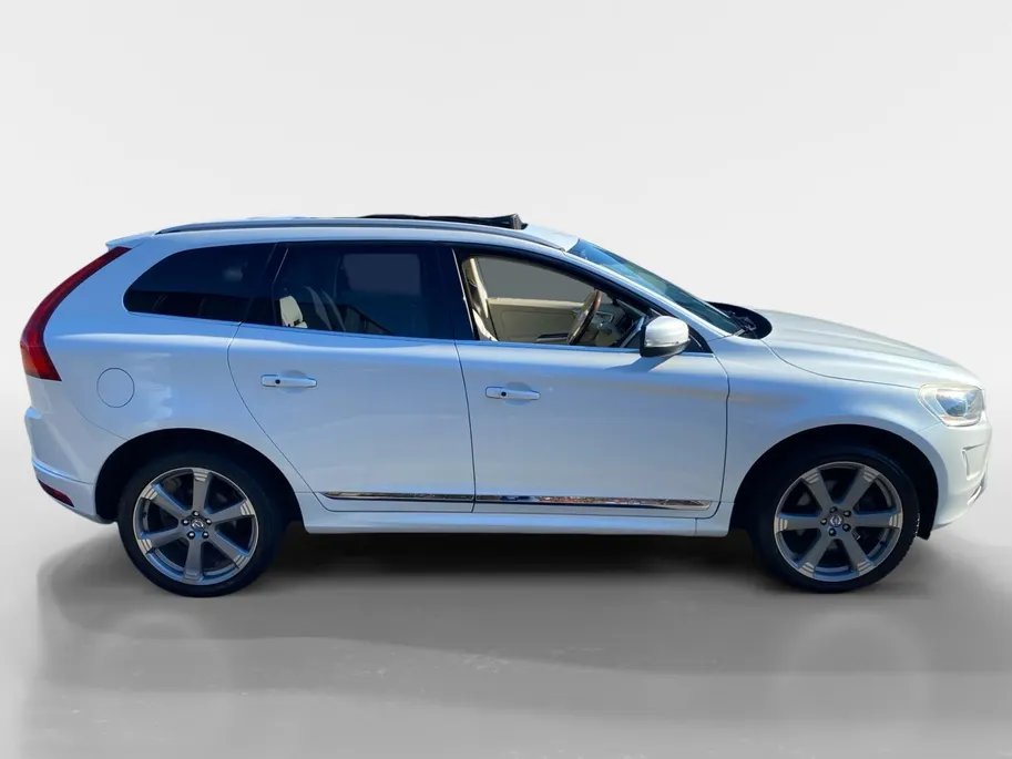 Volvo XC60 2.0 T5 Automaat Summum Luxury Line | Inscription Line | Pano Dak | NL-Auto | NAP | Trekhaak | Memory Seats | 20'| Camera | Stoelverwarming | Cruise Control | Navigatie | etc.
