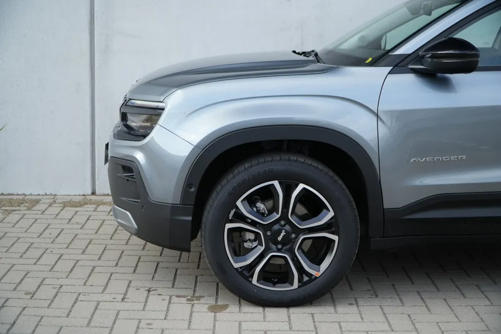 Jeep Avenger 1.2 e-Hybrid Summit | Navi | JBL | Camera | Winter | 18"