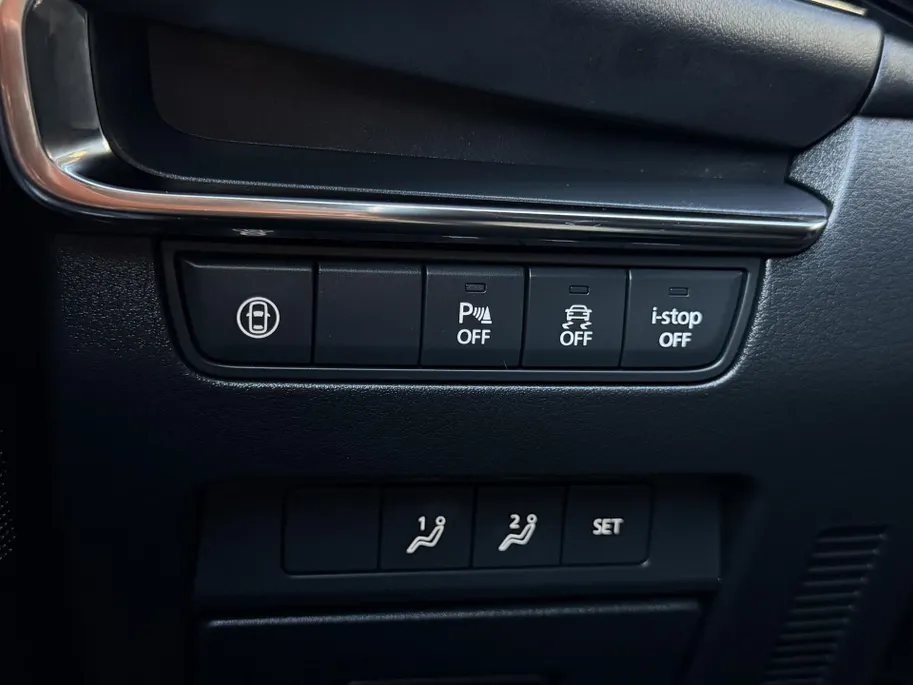 Mazda 3 2.0 e-SkyActiv-G M Hybrid 122 Comfort met Bose | Apple Carplay / Android Auto | Navigatiesysteem | Licht + Regensensor | Elektrisch Verstelbare Bestuurderstoel  | Stoel + Stuurverwarming | Parkeersensoren Voor + Achter | Camera Achter | 18'Lichtmetalen ve