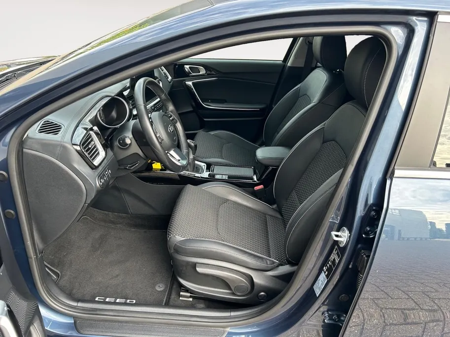 Kia Ceed Sportswagon 1.0 T-GDi DynamicPlusLine | Apple Carplay / Android Auto | Navigatiesyteem | Parkeersensoren + Camera Achter | Licht + Regensensor | Stoel + Stuurverwarming | Cruise Control | Climate Control | Rijstrooksensor + Correctie |
