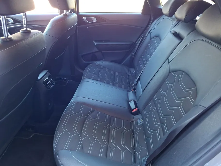 Kia Ceed Sportswagon 1.0 T-GDi MHEV Design Edition AUTOMAAT | STOELVERWARMING | ELEKTRISCHE ACHTERKLEP | RESTERENDE FABRIEKSGARANTIE TM 2032