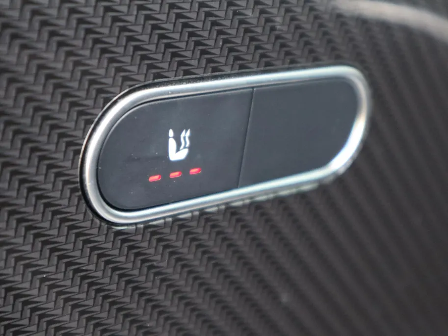 Mercedes-Benz GLA 250 e Star Edition AMG Line l Trekhaak l Keyless l Verwarmbare voorstoelen