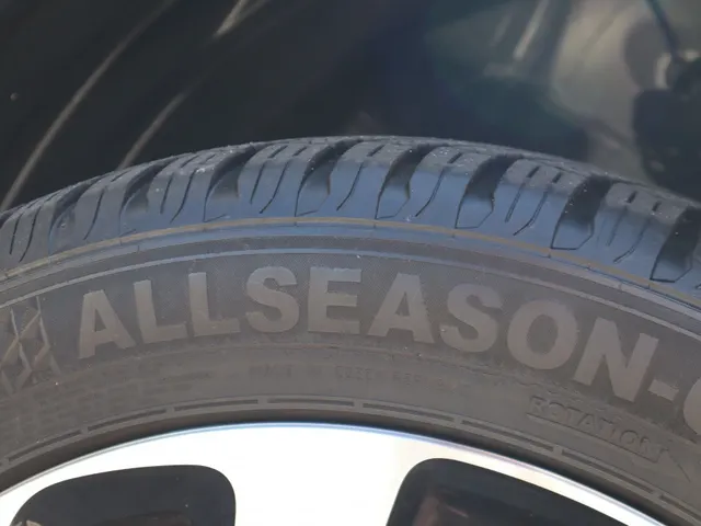 Toyota Aygo X 1.0 VVT-i MT Pulse Bi-tone | Carplay | All Seasons