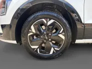 Kia Niro EV DynamicPlusLine 64.8 kWh | Glazen schuif-/kanteldak | Stoel- en stuurverwarming | Elektrisch bedienbare achterklep | Head-up display | Dodehoek assistentie | Achteruitrijcamera | Apple/Android Carplay | LED | Climate control