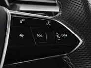 Audi e-tron 55 408pk Quattro S edition 95 kWh · SOH 93,8% · Panoramadak · 360 Camera · Elek. Bestuurdersstoel · Apple/Android Car Play · 22'' Inch ·