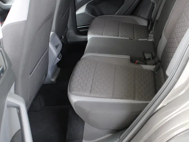 Volkswagen T-Cross 1.5 TSI DSG R-Line | Navigatie | PDC | 18 inch LM | Stoelverw.