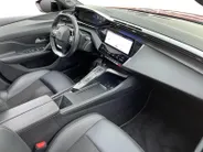 Peugeot 408 1.6 HYbrid GT 225 EAT8 First Edition *Navi*360Camera*Schuif/kanteldak*Trekhaak*Focal Audio*Adapt. Cruise Control* Memory stoel*Elekt. achterklep*Zeer nette auto!