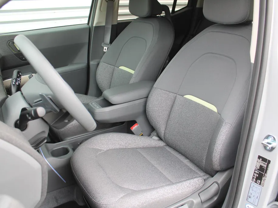 Kia EV2 Plus 42.2 kWh | Dodehoek detectie | Clima | 18'' LM Velgen | Stuur-/stoelverwarming | All seasons | Camera | Keyless | Telefoonlader | Navi |