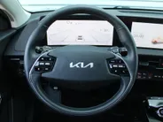 Kia EV6 Plus 77.4 kWh | Stuur-/stoelverwarming + ventilatie | Elektr. stoelverstelling + achterklep | Warmtepomp | 19" LM | Camera | LED |