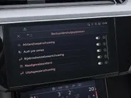 Audi e-tron 55 quattro edition 95 kWh 408pk · Panoramadak · 360 Camera · Afneembare Trekhaak · Lederen Bekleding · Elek. Stoelen + Geheugen Bestuurder ·