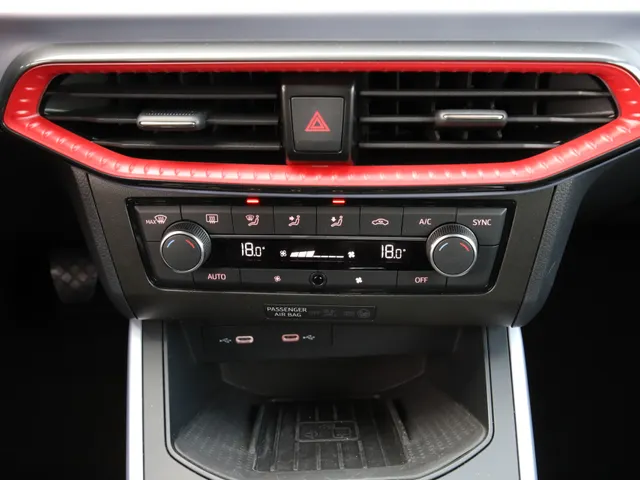 SEAT Arona 1.0 TSI FR 110 PK 110 PK | 6 Versnellingen | CRUISE | NAVI | PDC