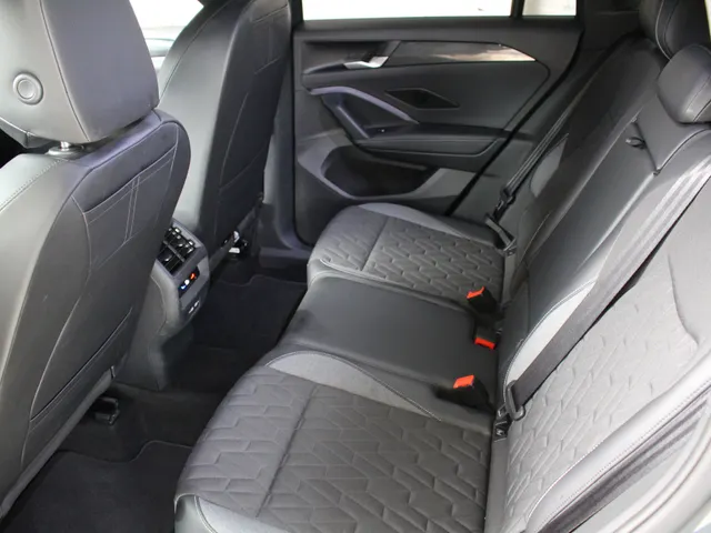 Volkswagen Tiguan 1.5 eTSI DSG Goal Edition Navigatie | Trekhaak | Matrix Led | Keyless Entry | Easy Open achterklep