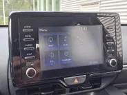 Toyota Yaris 1.5 Hybrid Active AUTOMAAT | Navigatie | Adaptieve Cruise | Climate | Camera | Rijstrooksensor met correctie | Apple Carplay/Android Auto