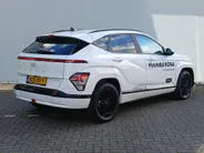 Hyundai Kona 64,8 kWh 204pk Pure Edition + Comfort Pack / DIRECT LEVERBAAR! / Demonstratieauto / 19' velgen!