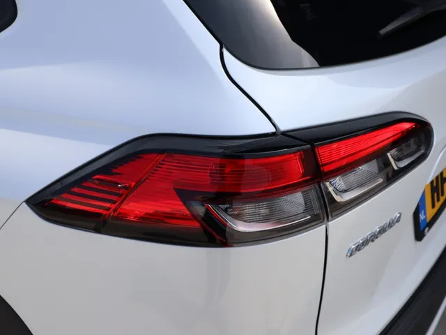 Toyota Corolla Cross Hybrid 140 Dynamic | Stoel/Stuur verwarm | All Season | Elek. kofferbakklep VERKOCHT