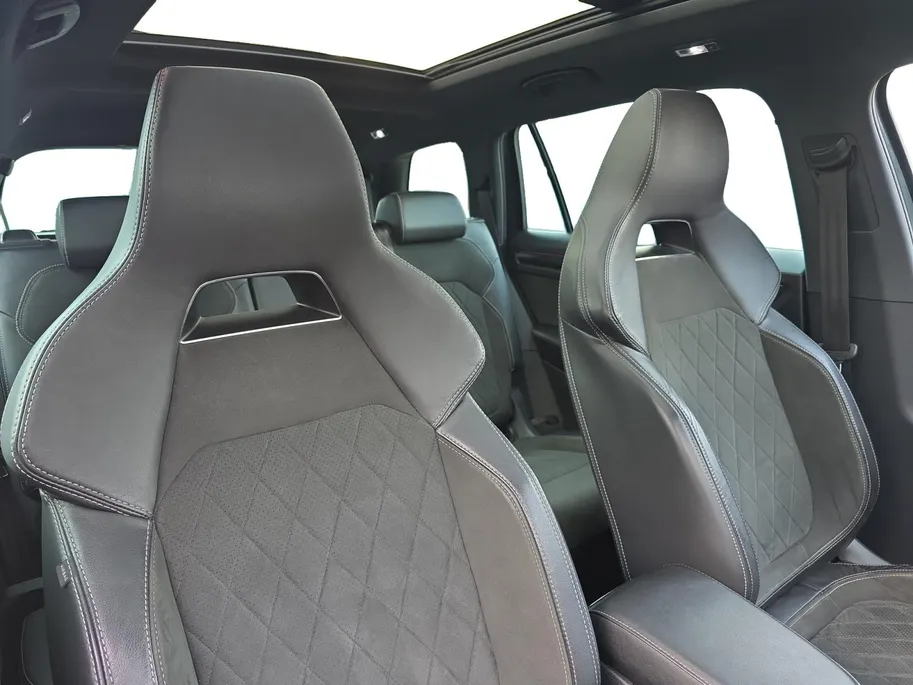 Škoda Kodiaq 1.5 TSI Sportline Business 7p. | Goed onderhouden! | Panoramadak | Trekhaak | Achteruitrijcamera | Elektr. Stoelen | 20'' velgen | 12 maanden garantie