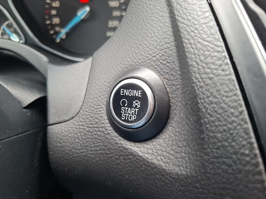 Ford Focus 1.0 ST-Line Wagon | Nieuwe distributieriem | Parkeersensoren | Navigatie | Climate Control | Voorruitverwarming | 17' Lichtmetaal | Trekhaak