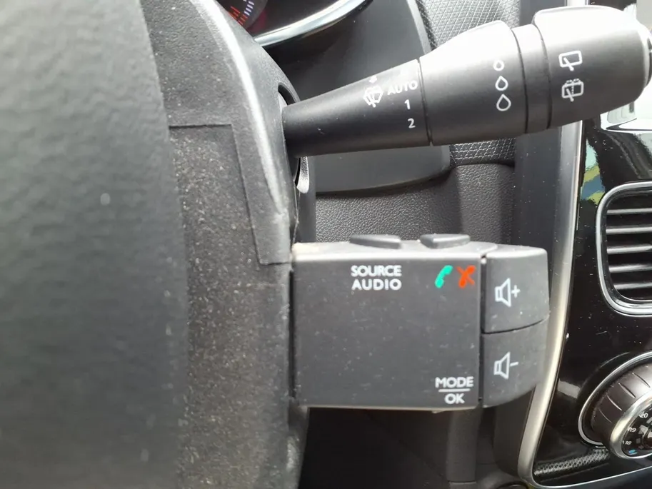 Renault Clio 0.9 TCe Bose Premium audio systeem Bose | Navigatie | Airco/ecc | stoel verwarming | 1 jaar garantie