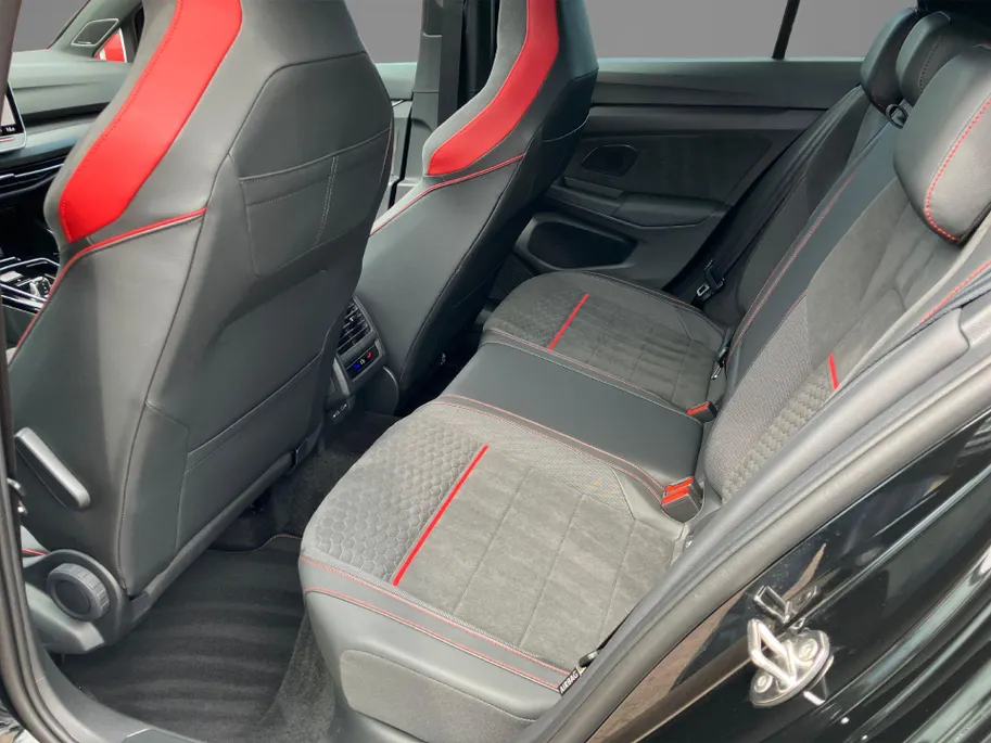 Volkswagen Golf 2.0TSI/300PK GTI Clubsport DSG · Panoramadak · 360°Camera · Harman/Kardon sound · Garantie t/m 21-08-2030 of 100000km.