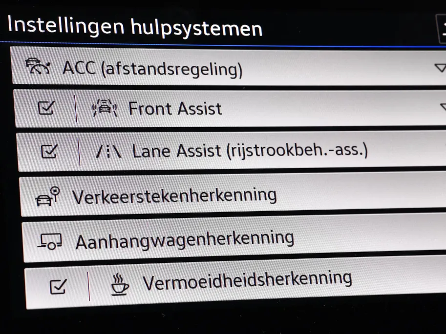 Volkswagen Tiguan 1.4 TSI eHybrid 245pk DSG Life Business · Camera · Inklap. Trekhaak · Stuur- & Stoelverwarming · Parkeerassistent · Apple/Android Car Play ·