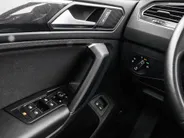 Volkswagen Tiguan 1.4 TSI 245pk eHybrid Elegance · Panoramadak · Camera · P-Sensoren · Dodehoek Detectie · 19'' Inch ·