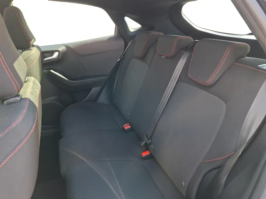 Ford Puma ST-Line | Stoel- stuur en voorruitverwarming | Trekhaak | Kantel / schuifdak | Adaptieve led koplampen | All weather banden