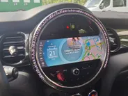 MINI 5-Deurs 1.5 Cooper Camden Edition | Navi | Sensoren | Cruise | DAB | Apple Carplay/Android Auto