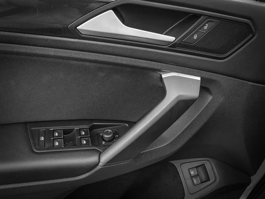 Volkswagen Tiguan 1.4 TSI 245pk DSG eHybrid Elegance · 360 Camera · Wegklapbare Trekhaak · Apple/Android Car Play · Dodehoek Detectie · 18'' Inch · Stoel & Stuurwiel verwarming ·
