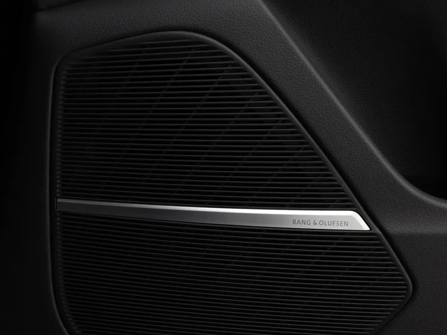 Audi Q8 55 TFSI e quattro Pro Line S 394 PK · 22' LM Velgen · Glazen panorama dak · B&O Premium 3D · Assist. plus, remote park · Stoelventilatie + Massage · Trekhaak · Servosluiting