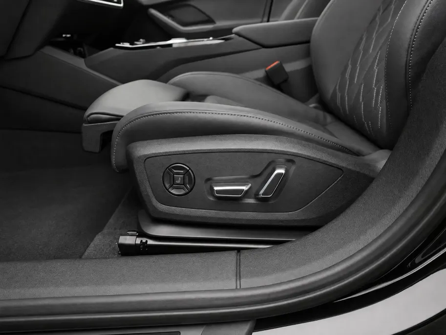 Audi A6 e-tron S edition e-tron 100kWh 367 PK · Tech pro · Panorama-glasdak · Sportstoel plus leder zwart · Stoelmassage + ventilatie