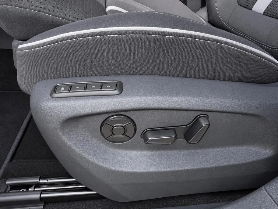 Škoda Kodiaq 1.5 TSI 204pk DSG PHEV Sportline Business · Panoramadak · Camera · Wegklapbare Trekhaak · Elek. Achterklep · Elek. Voorstoel · 19'' Inch · Garantie t/m 06-07-2030 of 100.000km