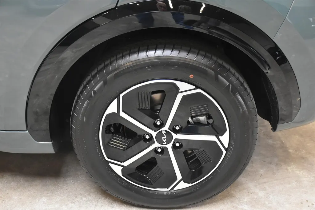 Kia Niro 1.6 GDi Hybrid 138pk DCT6 DynamicLine Direct leverbaar!
