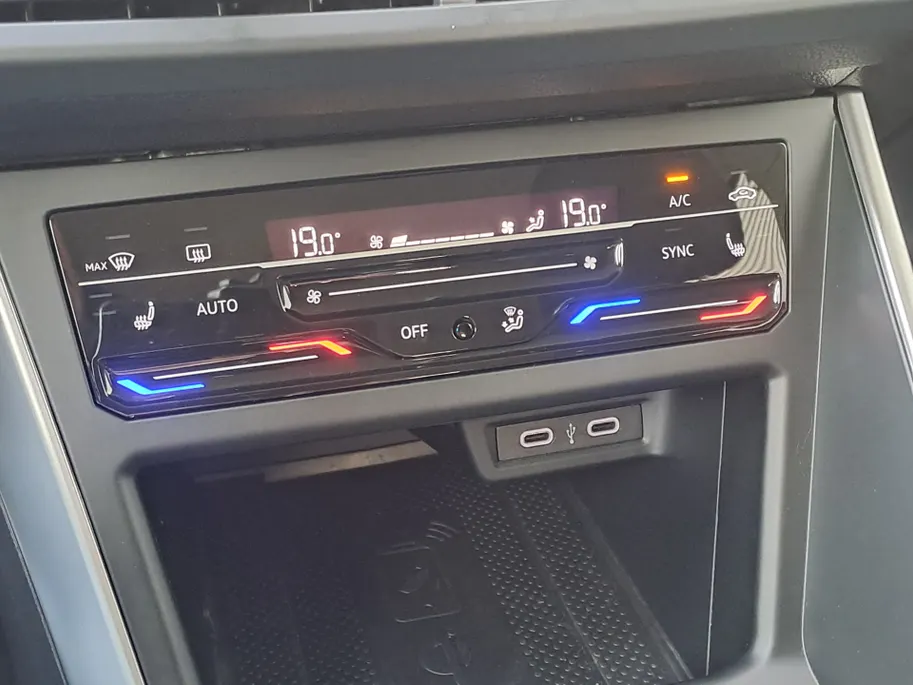 Volkswagen Taigo 1.0 TSI Life | Automaat | Apple Carplay/Android Auto | Navi  | Cruise control adaptief | Camera | Voorstoelen verwarmd